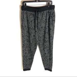 Lululemon Mens Large Camo Joggers